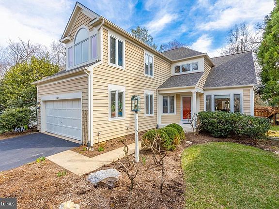 Located in The Pavilions in North Reston