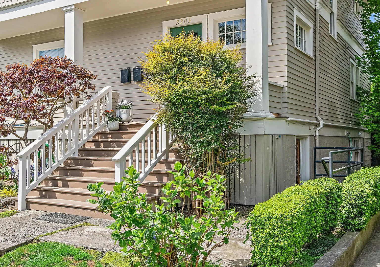 Osborne Nob Hill Triplex — Photo 2
