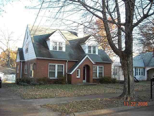 1st image of 609 S College Ave