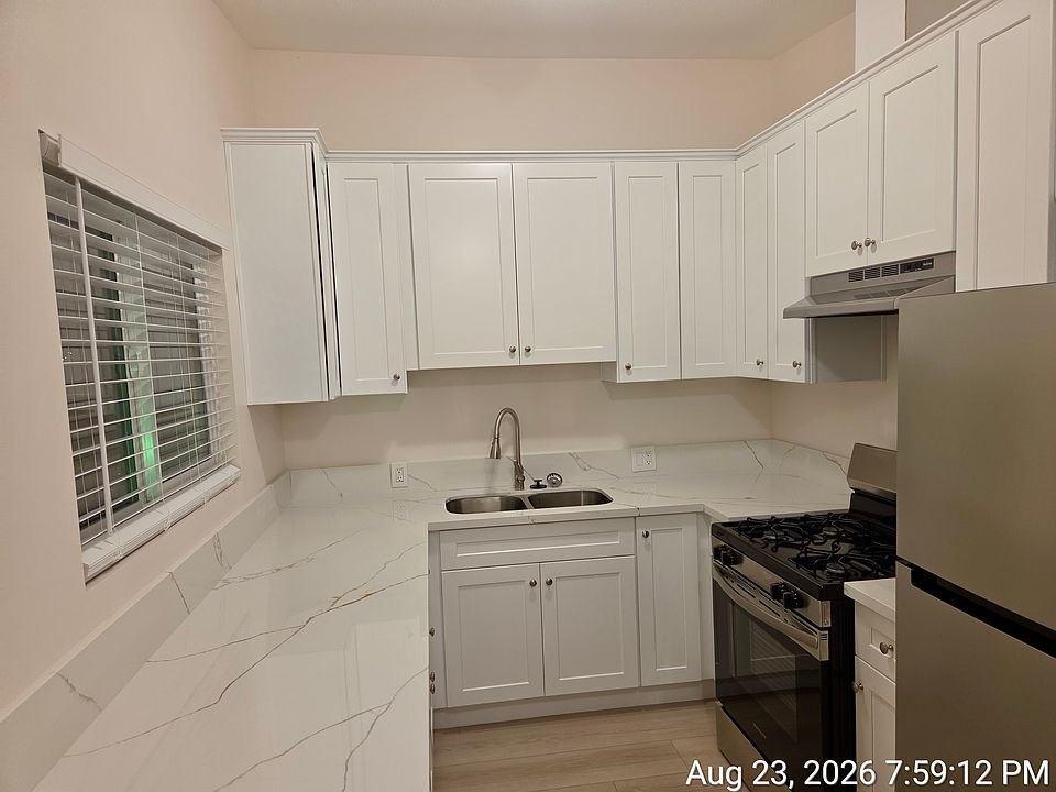 1st image of 510 W Hyde Park Blvd APT 11