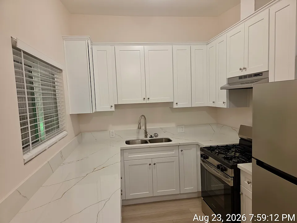 510 W Hyde Park Blvd #11