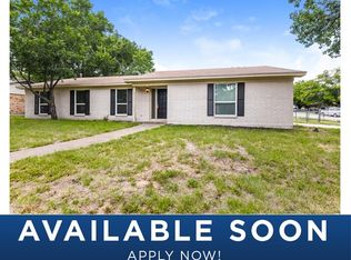 725 James St, Azle, TX 76020