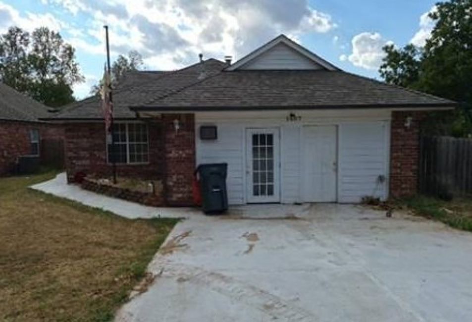 1st image of 1487 N 1st St