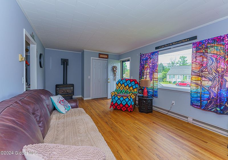 3rd image of 46 Sheridan Street