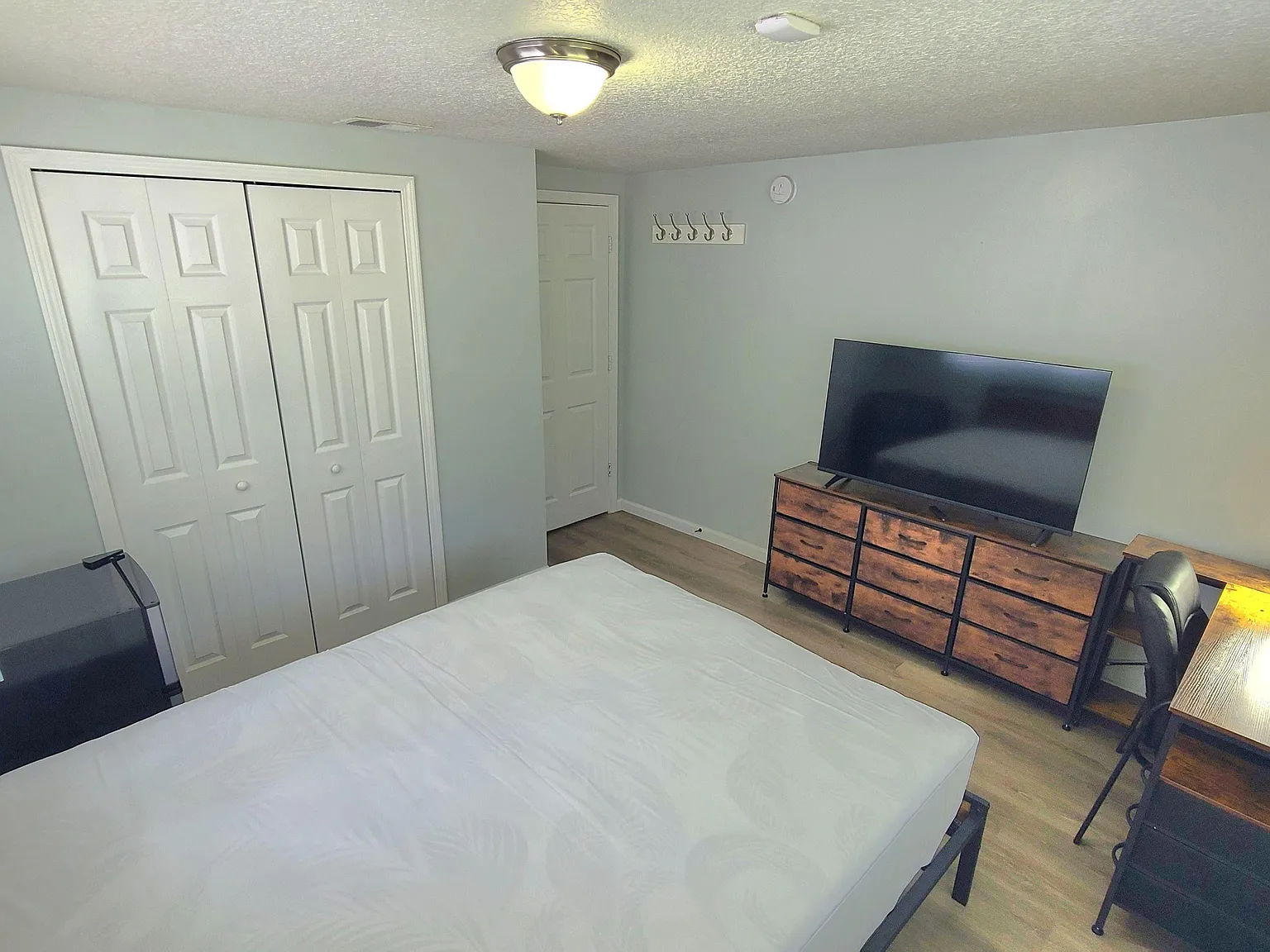 4 bed, 2.0 bath, 1440 sqft, $879 — Photo 2