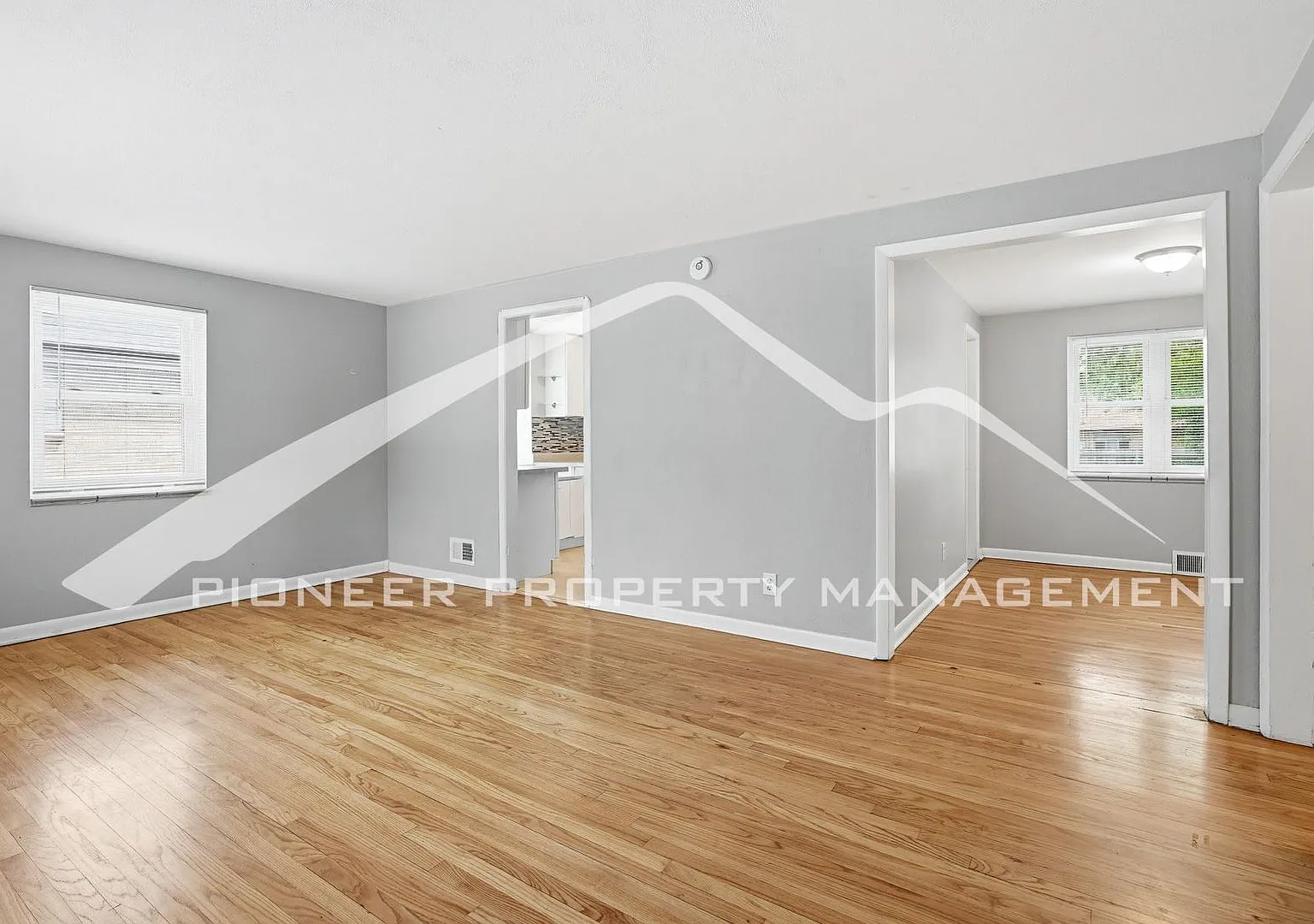 Spacious Home with Washer/Dryer and Fenced Yard — Photo 3