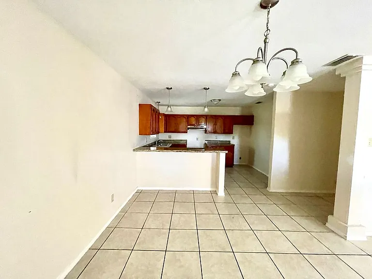 231 Malaga Dr — Photo 6