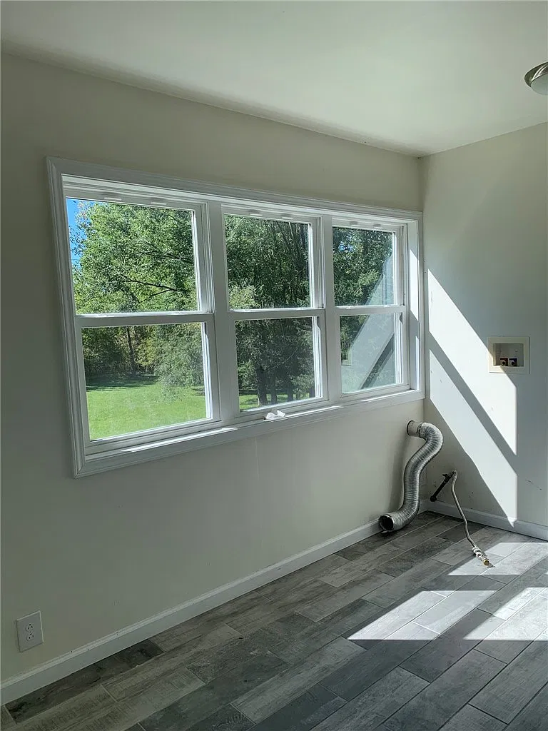 3 bed, 1.0 bath, 1000 sqft, $2,000 — Photo 4