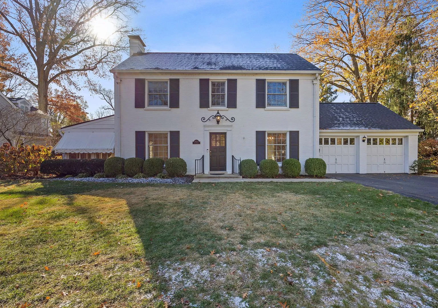 Mariemont- Gorgeous 3 bed 3 bath, 2 car, private yard — Photo 1