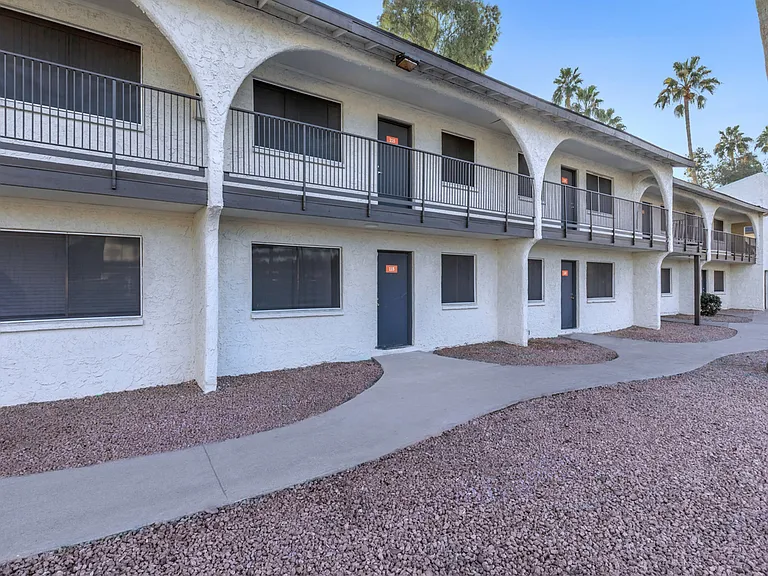 Lumina on 19th Apartments — Photo 16