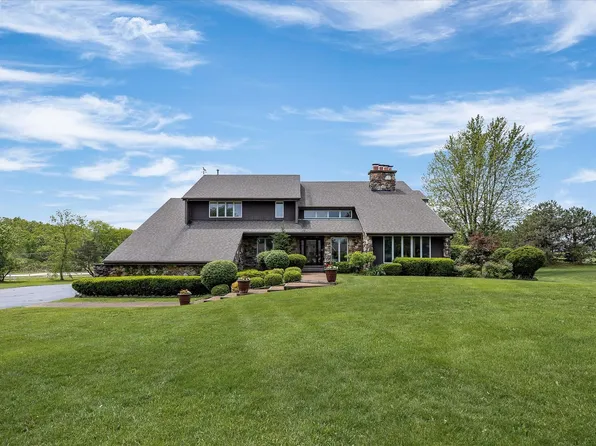 7 Surrey Ln, Lemont, IL 60439