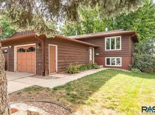 1109 E Pam Rd, Sioux Falls, SD 57105