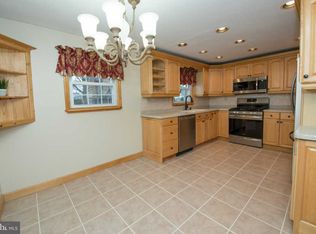735 Strahle St, Philadelphia, PA 19111