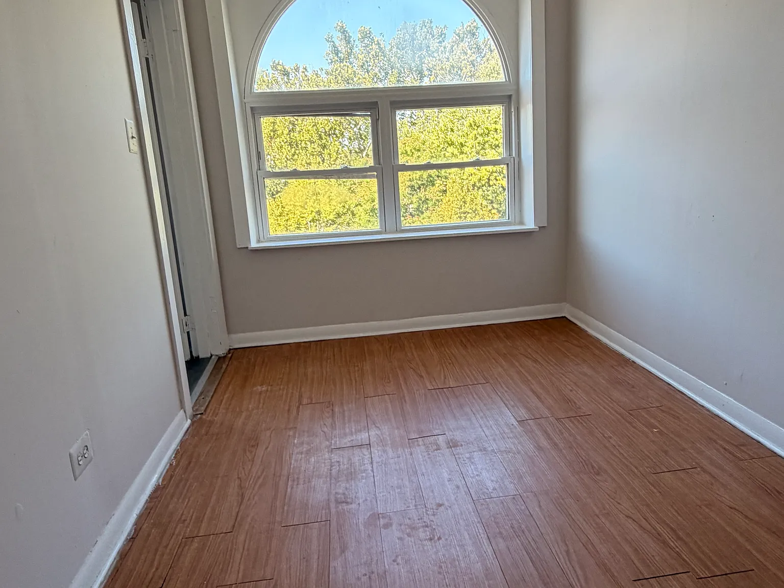3 bed, $1,575 — Photo 2