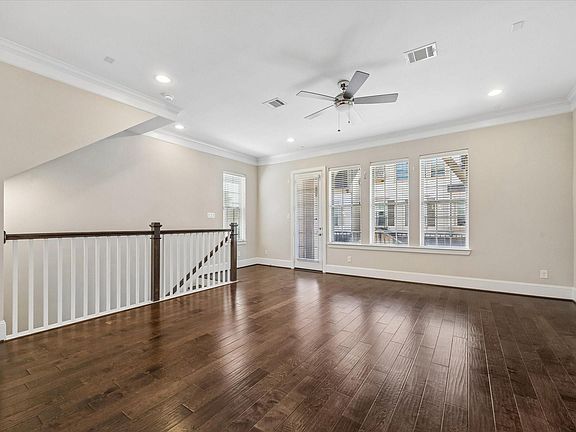 3rd image of 8318 Ginger Oak St