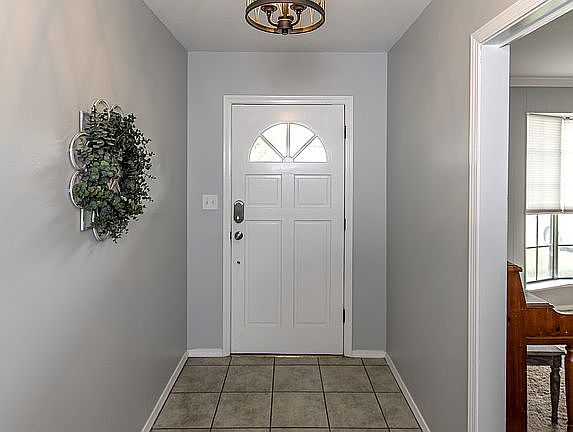 4th image of 246 Suzanne Dr