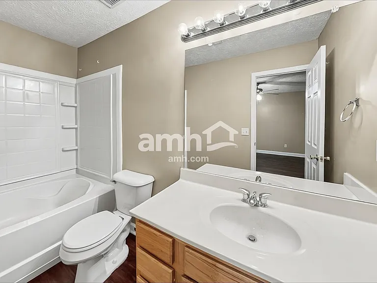 8028 Meadowview Ln — Photo 11