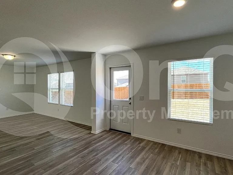 882 Breakwater Dr — Photo 7