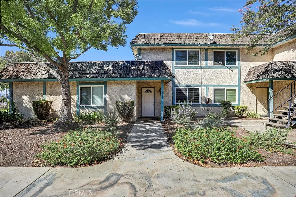2 bed, 1.5 bath, 1024 sqft, $2,000 — Photo 1