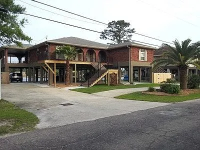 Elevated home on 100 feet of lakefront
