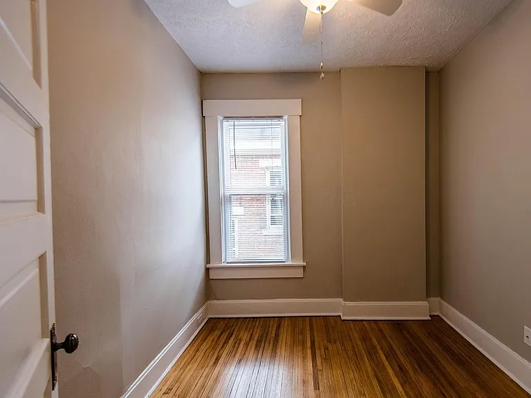 378-380 Stoddart Ave — Photo 13