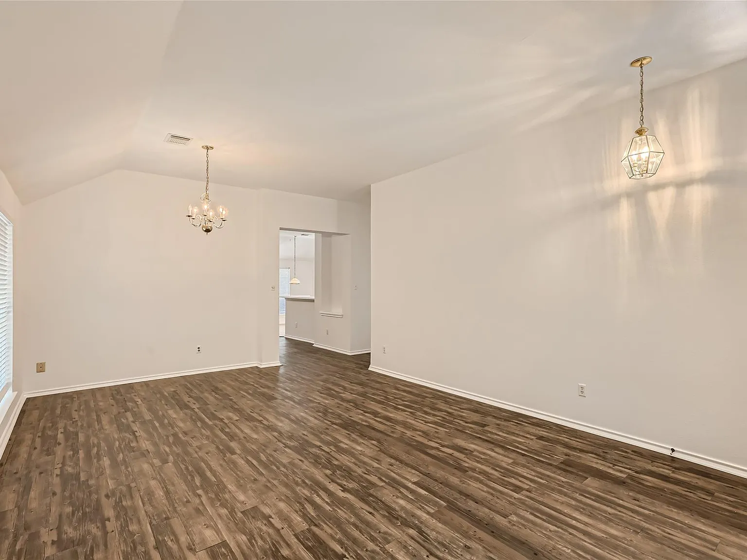 3 bed, 2.0 bath, 2130 sqft, $2,200 — Photo 4