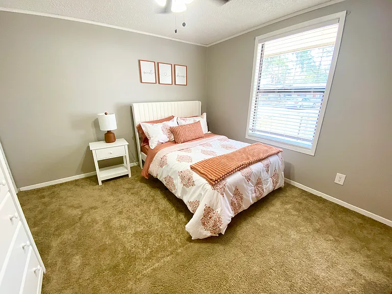 Bentwood Apartments — Photo 7
