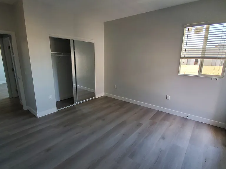 1216 W 39th St #1 — Photo 18