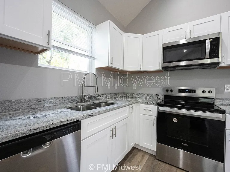 2038 E Maryland St #B — Photo 7