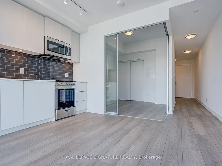 285 Dufferin St W #728 — Photo 5