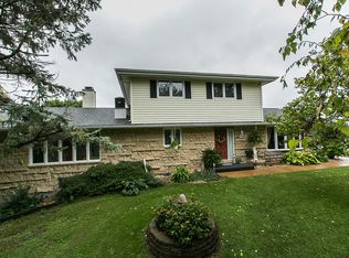 9238 Military Rd, Dubuque, IA 52003