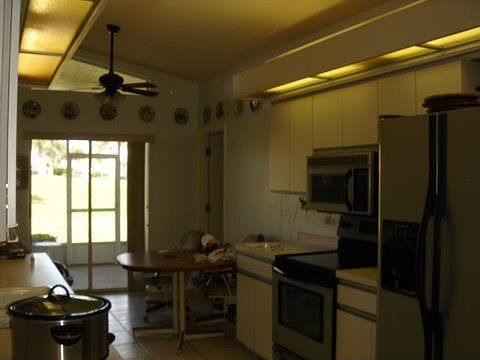 Open Kitchen with Nook