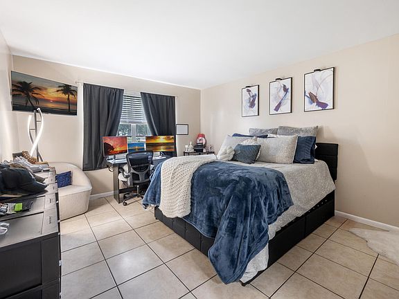3rd image of 4900 Biscayne Dr APT 12