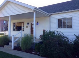 695 2nd St, Mason, WV 25260