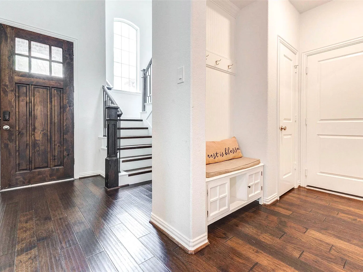 4 bed, 4.5 bath, 3446 sqft, $3,750 — Photo 3