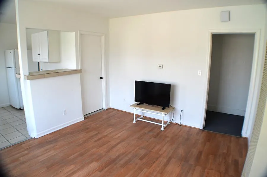 2 bed, 750 sqft, $1,895 — Photo 3
