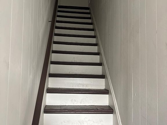 2nd image of 36 Paul St Unit 2