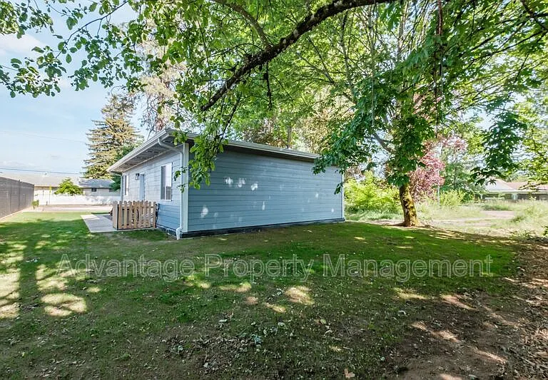 2190 SE Marion St — Photo 49