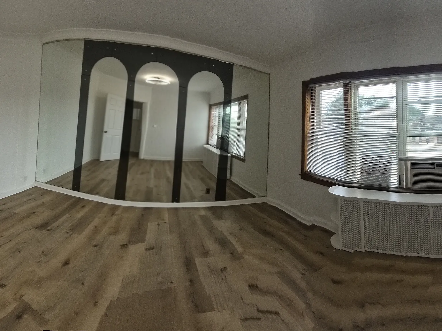 3 bed, $2,000 — Photo 2