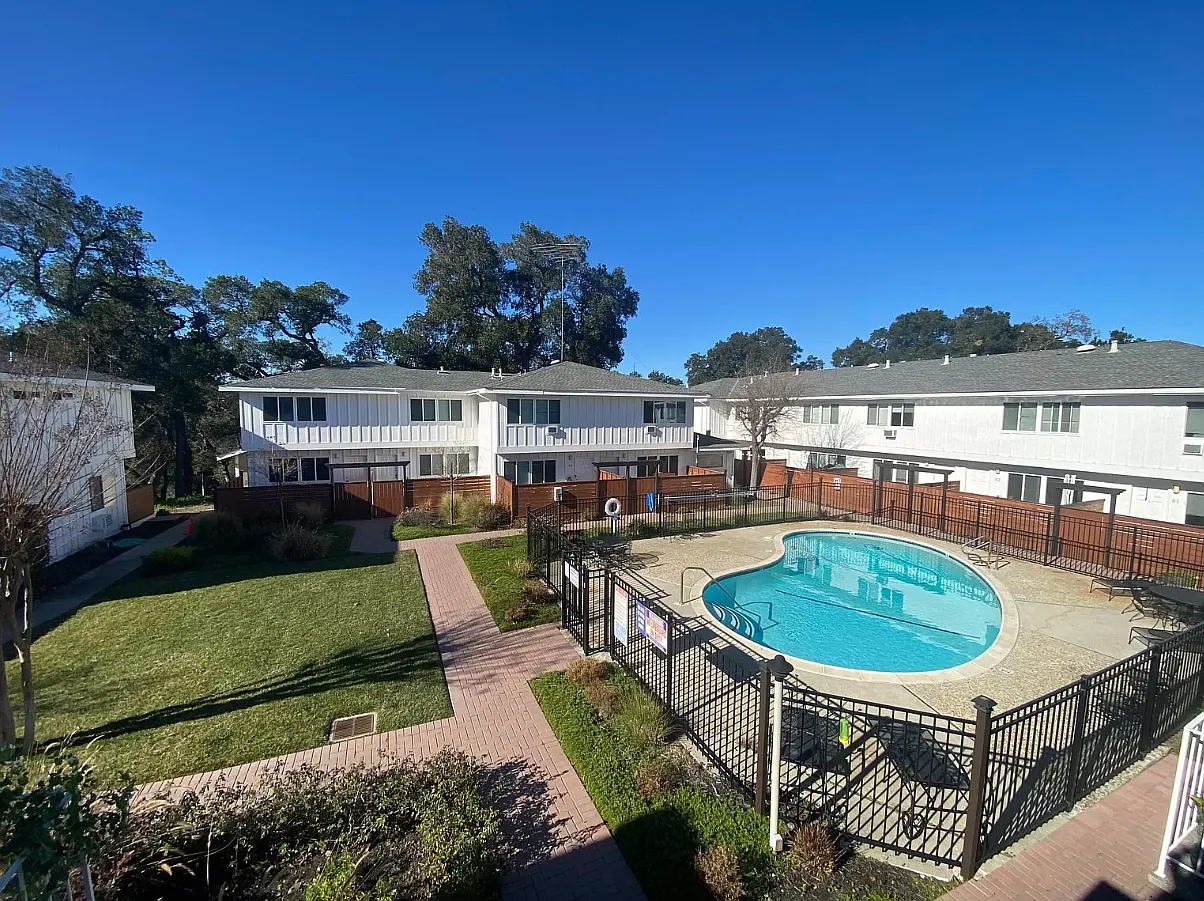Los Gatos Oaks — Photo 2