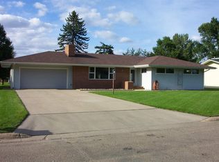 223 Souris Dr, Minot, ND 58701