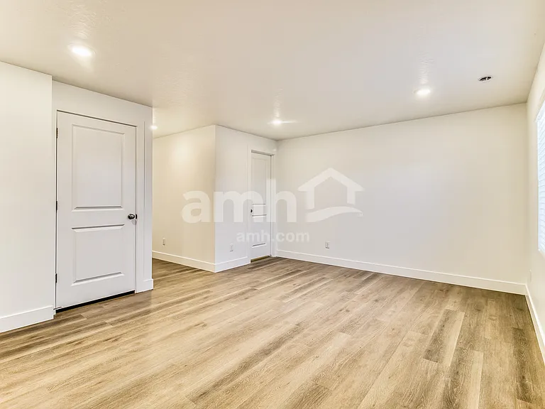 7693 S Castleton Ln — Photo 13