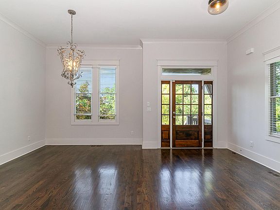 3rd image of 1815 Blair Blvd