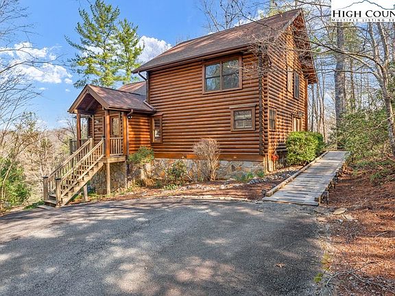 2nd image of 801 Wagon Ridge Lane