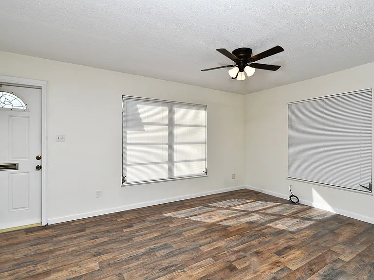 9 Hamlin Ct #1 — Photo 4