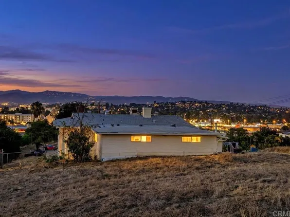 925 Grand Ct, Escondido, CA 92025