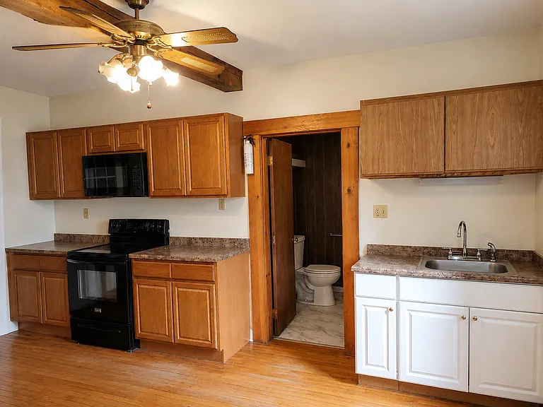 332 Wallingford Ave — Photo 1