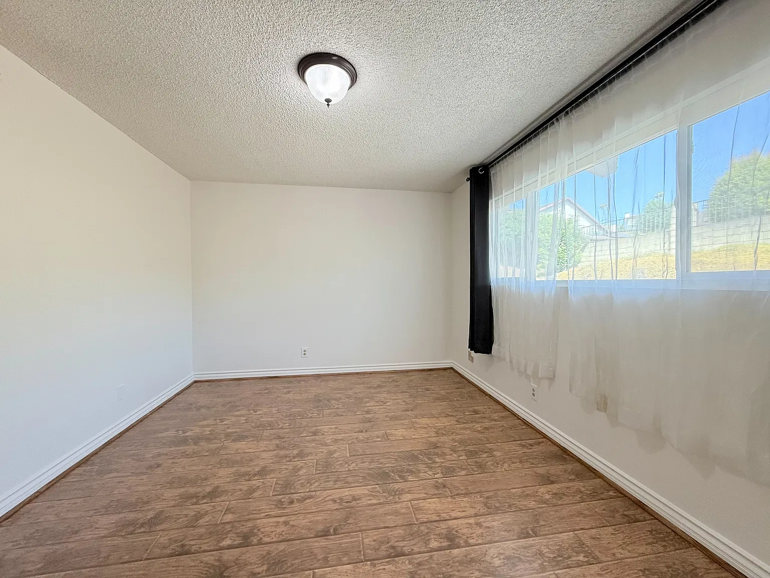 8 bed, 8.5 bath, $1,000 — Photo 4