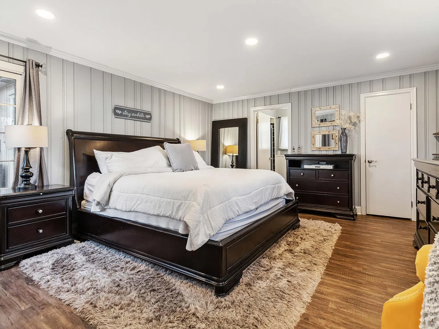 4 bed, 2.0 bath, 2400 sqft, $2,150 — Photo 4