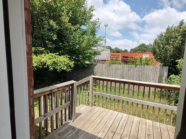 4096 Delmon Ln #B — Photo 9